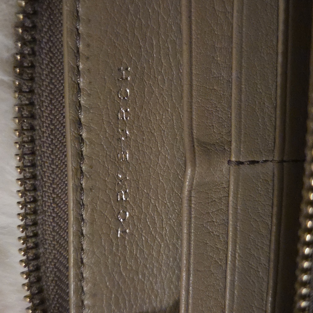 Tory Burch Beige Leather Zip Wallet - Picture 4 of 7
